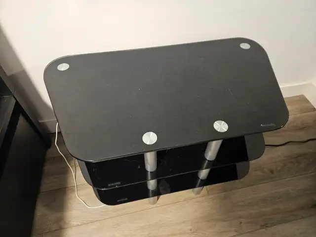 Petite table/meuble en vitre in Coffee Tables in Longueuil / South Shore - Image 3