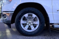 5.7 L 8 Cyl Engine Vehicle Options: Panoramic Roof, Sunroof, Blind Spot Monitoring, Apple Or Android... (image 7)