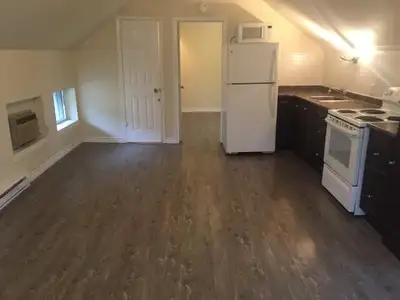 85 King St N, Waterloo Welcome to this 1-bedroom suite that is located directly on King Street. Your...