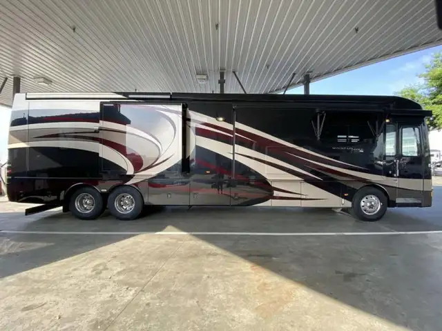 2014 Newmar Mountain Aire 4369 in RVs & Motorhomes in Abbotsford - Image 11