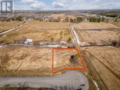 Nestled in the established and sought-after neighbourhood of Sapphire Hill, this spacious lot is loc...