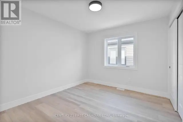 29 SHELDABREN STREET North Middlesex (Ailsa Craig), Ontario in Houses for Sale in Grand Bend - Image 18