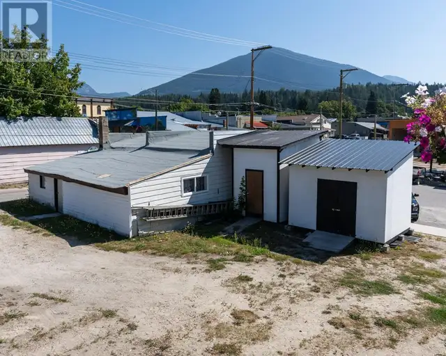 92 4TH Avenue Nakusp, British Columbia in Commercial & Office Space for Sale in Nelson - Image 16