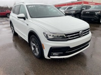 Sunroof, Leather Seats, Navigation, Premium Audio, Power Liftgate! The ride quality and suspension o... (image 2)