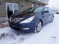 NO ADMINISTRATION FEES!! Private consignment vehicle!! LOW KMS and with a GREAT CLEAN and LOADED INT... (image 4)