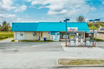 5825 Route 112, Beaulac-Garthby Le prix est + TPS / TVQ. Cette station-service et dépanneur est situ...