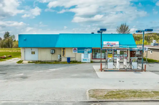 STATION-SERVICE/DÉPANNEUR * 2 900 PI² * BEAULAC-GARTHBY in Commercial & Office Space for Sale in Thetford Mines - Image 2