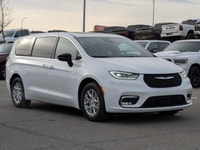 This Chrysler Pacifica has a dependable Regular Unleaded V-6 3.6 L/220 engine powering this Automati... (image 1)