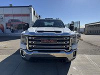 This vehicle is equipped with: 6.6L 8 Cylinder Gas Engine 4Wheel Drive Long Box Heated Steering Whee... (image 7)