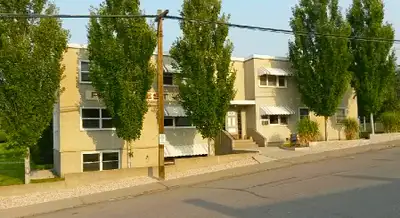 BRIGHT CHARACTER I BDRM/DEN SUITE, HEAT INCLUDED. SOUTH SHORE