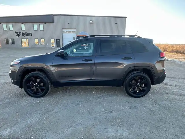 2017 Jeep Cherokee in Cars & Trucks in Winnipeg - Image 9