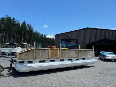 LOOKING FOR A MASSIVE PONTOON BOAT PLATFORM WITH HUGE DIAMETER PONTOONS? RARE 26 FOOTER PONTOON WITH...