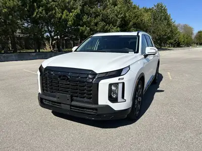 // ACCIDENT FREE!! // Experience full-size family comfort with this 2024 Hyundai Palisade Urban AWD,...