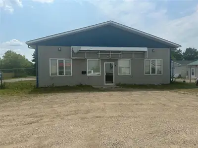 C18//Brandon/Commercial opportunity with fenced compound 3 phase power combination shop space with 3...