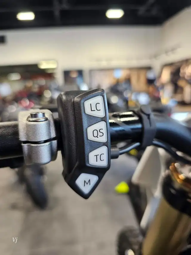 2024 Triumph TF250-X MOTOCROSS DEALER DEMO/ 9.5 HOURS in Dirt Bikes & Motocross in Grande Prairie - Image 8