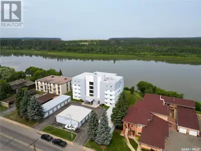 Winter Sale, Immediate Possession! Prime location meets prime unit in this 2 bedroom, 2 bathroom mai...