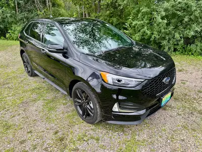 Power Heated / Cooled Front Seats, Heated Rear Seats, Power Folding Rear Seats, Panoramic Twin Panel...
