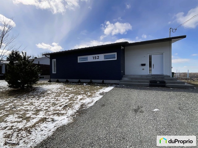 $424,999 - Bungalow for sale in Victoriaville — photo 1