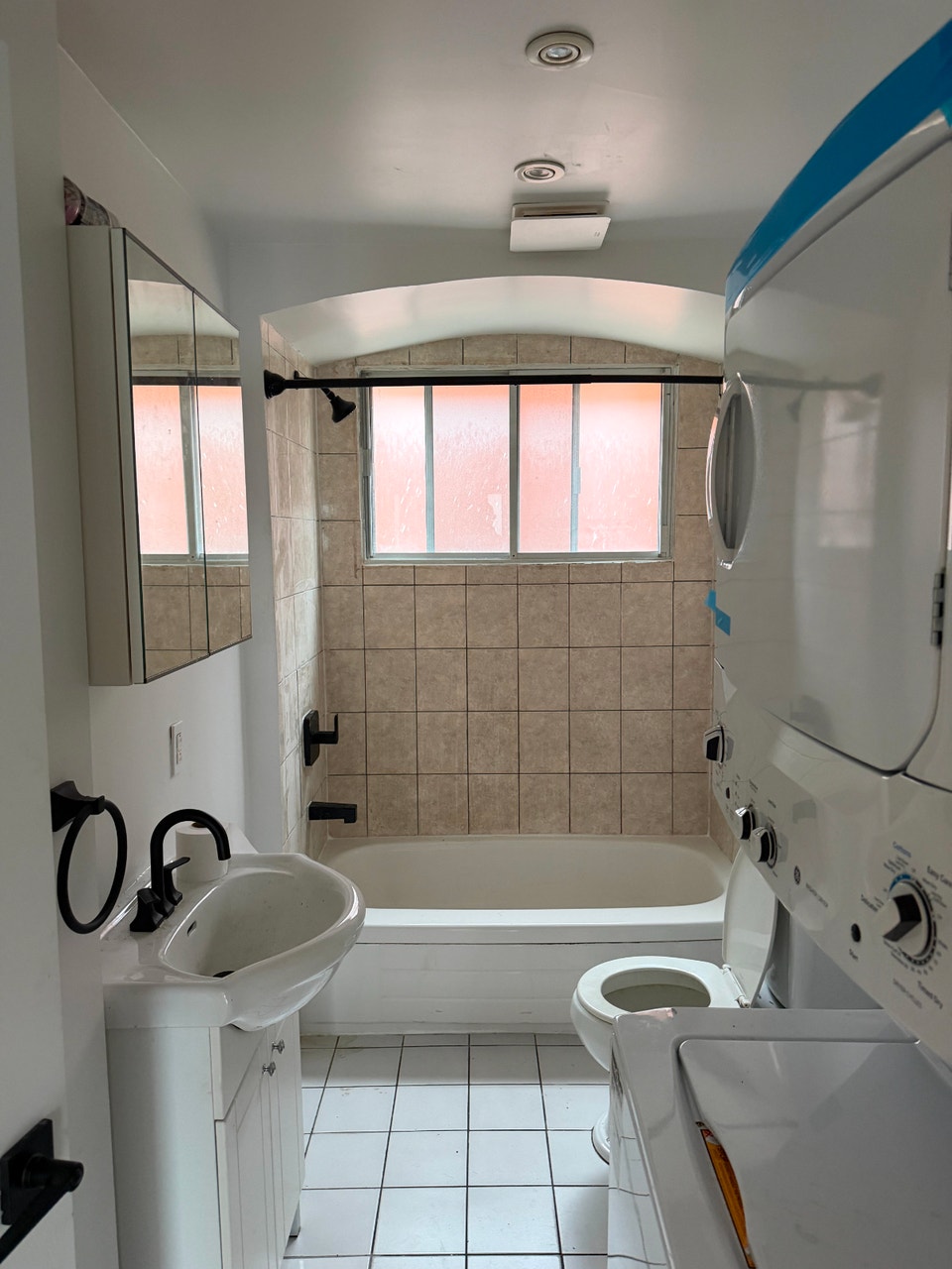 APARTMENT FO RENT 4 1/2 - 700 CREMAZIE E. $1,300 4