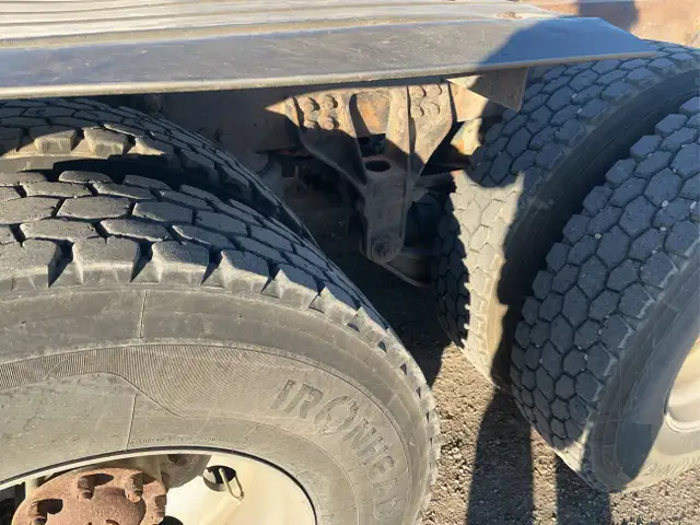 2016 Kenworth T800 in Heavy Trucks in Calgary - Image 9