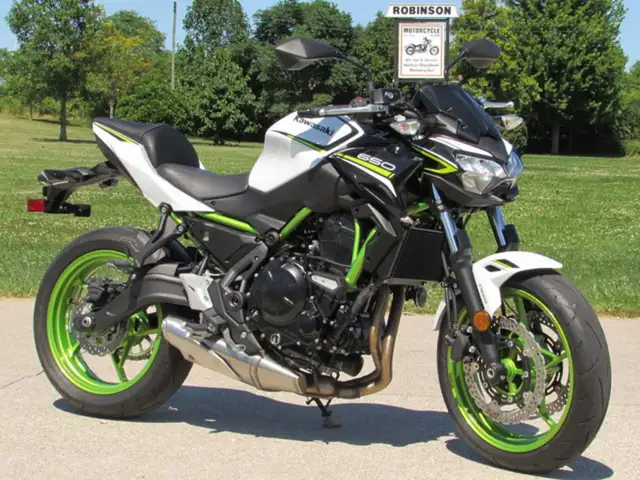 2021 Kawasaki Z650 ABS in Sport Bikes in Leamington - Image 2