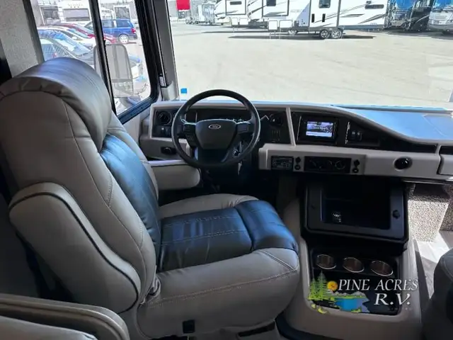 2021 Holiday Rambler Admiral 34J only 13 Milles in RVs & Motorhomes in Moncton - Image 19