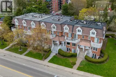 Experience refined waterfront living in the heart of downtown Burlington. Overlooking Spencer Smith...