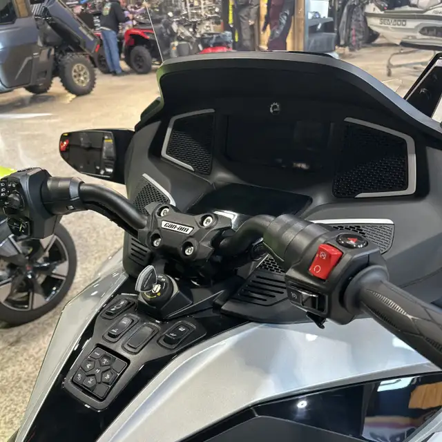 2023 Can-Am Spyder Platinum RT Limited in Street, Cruisers & Choppers in Ottawa - Image 10