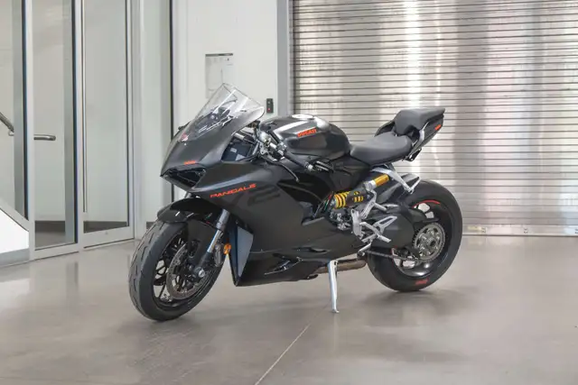 2025 Ducati Panigale V2 *BAS KMs!*