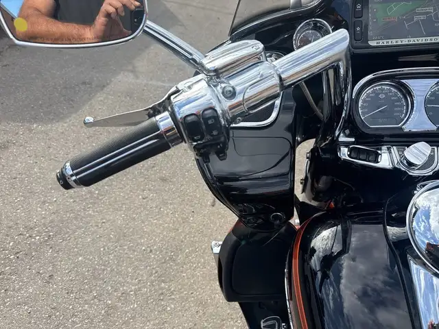 2015 Harley-Davidson CVO Road Glide ~ SUPER CLEAN ~ 110CI ~ ROAD in Sport Touring in City of Toronto - Image 23