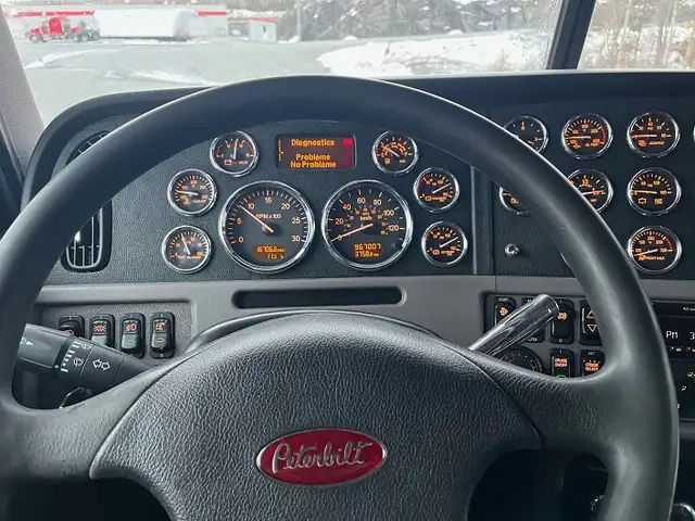 2021 Peterbilt 389 in Heavy Trucks in Hamilton - Image 5