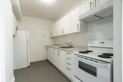 one bedroom, Avenue and Oriole Parkway - ID 4026, View more