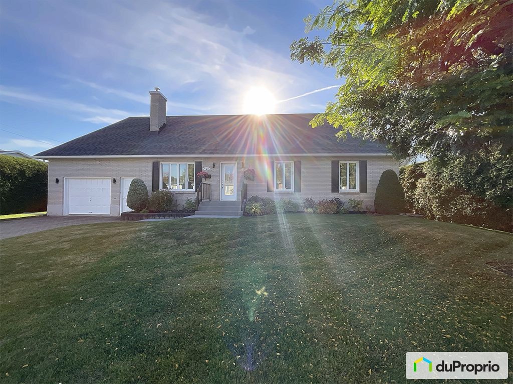 $480,000 - Bungalow in Drummondville (St-Charles-De-Drummond) — photo 1