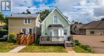 Refurbished in excellent taste, in a quite area of the town walking distance to amenities. Main Leve...