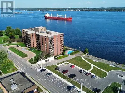 Welcome to this beautiful waterfront condo, called the Executive, offering 2 bedrooms, 2 bathrooms,...