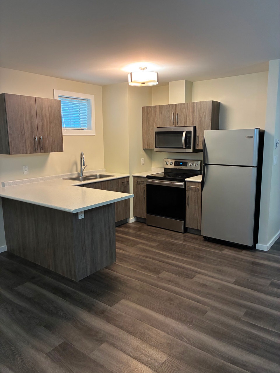 Renovated 2 bedroom, 2 bathroom in desirable Crescentwood 2