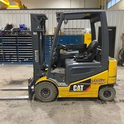 2016 CAT 2EPC5000 Electric Electric Forklift Capacity: 5,000 Lift Height: 185 (in) Mast Type: Triple...