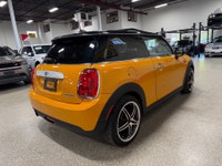 WOW! WHAT A CAR! BMW/MINI DEALER TRADE-IN! LOCAL ONTARIO CAR! SERVICE RECORDS! 3 DOOR COOPER 1.5L 3... (image 4)