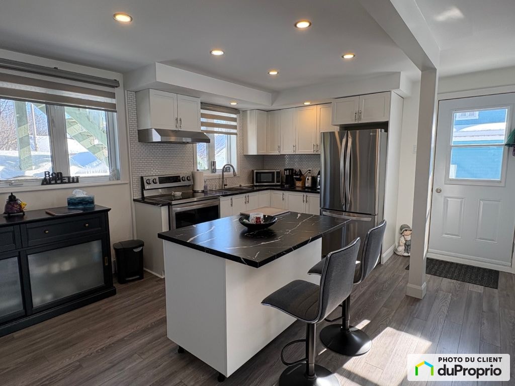 $549,000 - Triplex for sale in St-Redempteur — photo 2