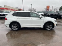 Sunroof, Leather Seats, Navigation, Premium Audio, Power Liftgate! The ride quality and suspension o... (image 3)