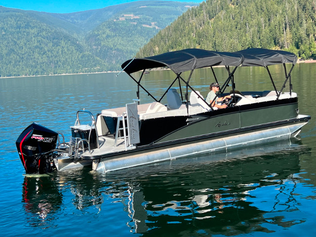 2022 Avalon Quad Lounger in Powerboats & Motorboats in Kelowna