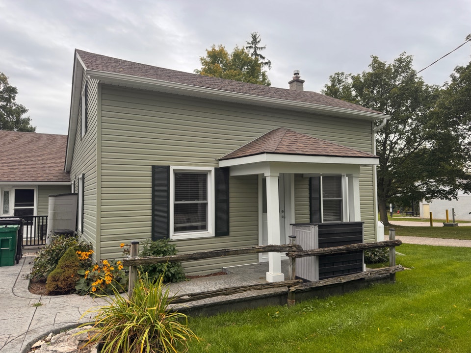 Well-Kept All-Inclusive 1 Bedroom Plus Loft Unit in Wilmot! (Uni 1