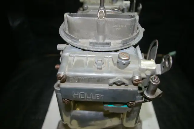 HOLLEY CARB & INTAKE MANIFOLD EDELBROCK PERFORMANCE in Auto Body Parts in Edmonton - Image 7