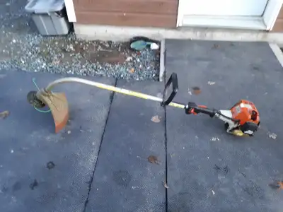 Taille-bordure Stihl FS 75 2 temps, View more