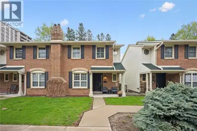 Exceptional investment opportunity in the exclusive townhome enclave of King Arthur’s Court in south...