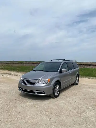 2016 CHRYSLER TOWN & COUNTRY TOURING Looking for a clean, well-equipped family van? This beautiful B...