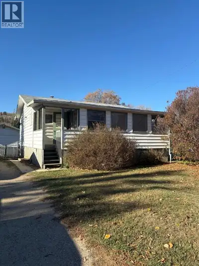 This home is located in Lower West Peace close to parks and walking trails! This home boasts 870 squ...