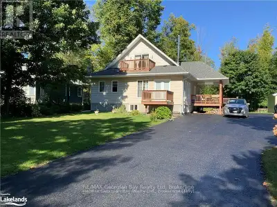 THE BEST DESTINATION TO LIVE YOUR DREAMS! ESCAPE TO YOUR OWN PARADISE! Minutes to the water's edge o...