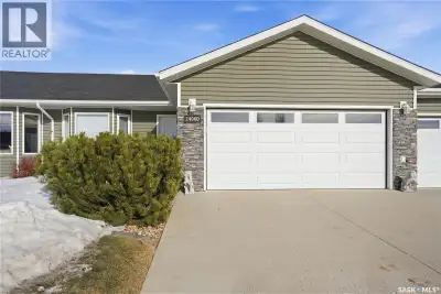 Located in the sought after subdivision of Fairview Heights, this townhouse condo offers a warm and...