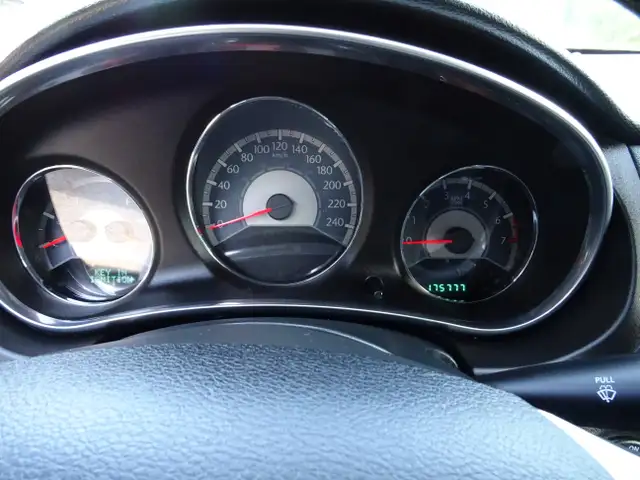 2013 Chrysler 200 Touring in Cars & Trucks in City of Toronto - Image 18
